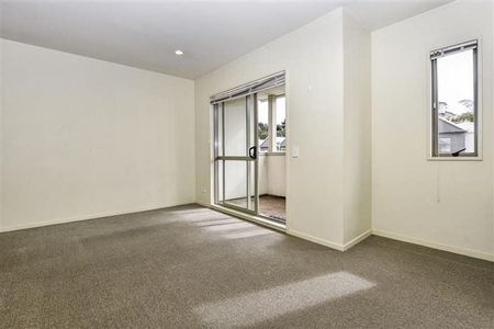 Chic 1 bedroom Townhouse in prime location - Photo 3