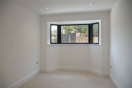 5 bedroom detached house to rent - Photo 2