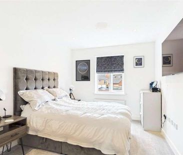 Bolton Drive, Shinfield, Reading, Berkshire, RG2 - Photo 2