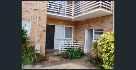 renovated one bedroom ground floor unit in Hawthorn East - Photo 4