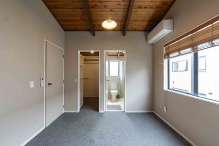 Three Bedroom Oasis - Photo 4