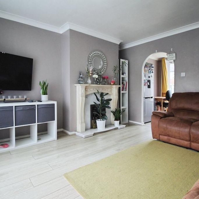 3 bedroom semi-detached house to rent - Photo 1