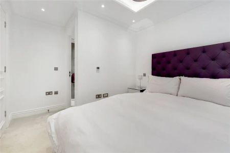 2 bedroom flat in Hampstead - Photo 2