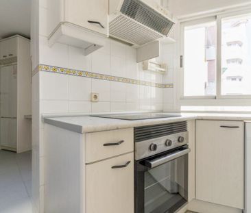 Spacious room on Avenida América with private terrace - Photo 2