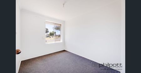 Beautiful 3-Bedroom Home in Burton - Photo 5