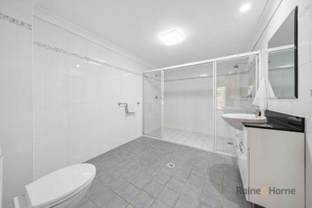 Spacious Fully Furnished 2-Bedroom Home in Prime Castle Hill Location - Photo 4