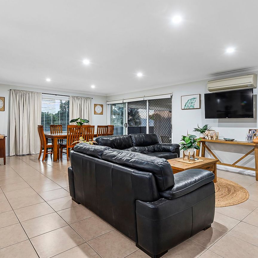 AN INVITING FAMILY HOME!! - Photo 1