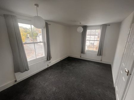 2 bed Semi-Detached - To Let - Photo 4