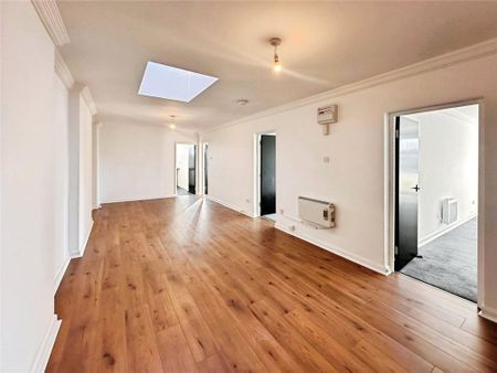 3 bedroom flat to rent - Photo 3