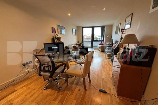 Larger than average superbly located stylish apartment - Photo 1