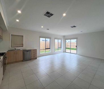 Presented Home Offering Comfort, Space & Modern Living - Photo 1