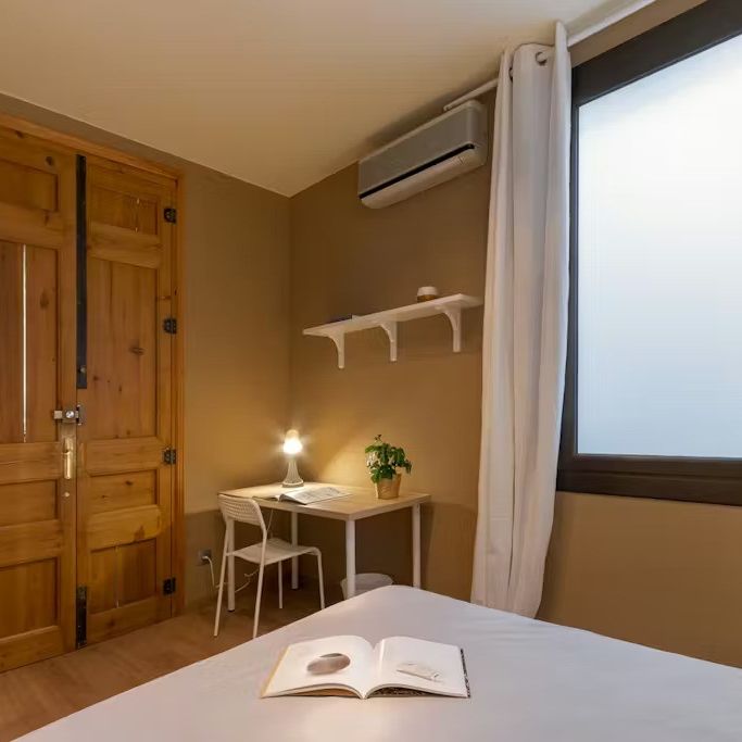 Ronda de la Universitat, Barcelona, Catalonia 08007 - Photo 1