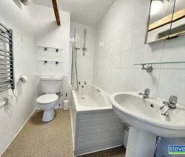2 bedroom coach house to rent - Photo 5