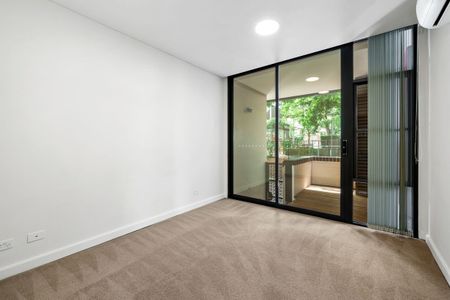 Generous Apartment with Unbeatable Ultimo Convenience - Photo 5