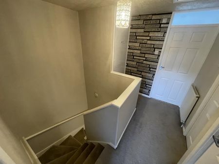 3 bedroom semi-detached house to rent - Photo 2