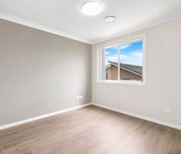 MODERN AND SPACIOUS Four Bedroom Family Townhouse IN PONDS HIGH SCH... - Photo 2