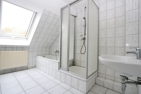 Ca. 79 m² große 3-Raum Whg. im DG in Gehlsdorf, Stellpl. & Neubau Balkon - Renovierung mitgestalten - Foto 5