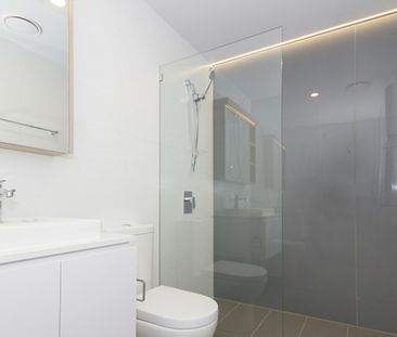 Only At Linq - Photo 3