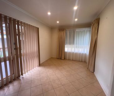 Comfortable Three-Bedroom Home in a Convenient Location - Photo 3