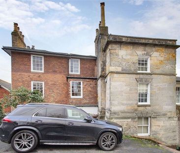 A fine Grade ll listed Regency townhouse in this exceptional 'old v... - Photo 2