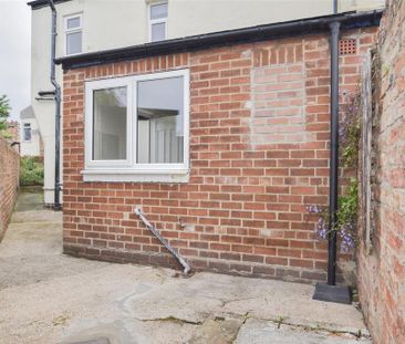 2 bedroom end of terrace house to rent - Photo 2