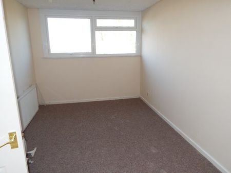 CRAYLANDS, BASILDON - Photo 3