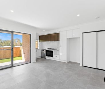 Modern & Stylish Living in the Heart of Brassall - Photo 2