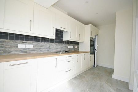 1 Ashford Cottages, Ashford Lane, Dorney,SL4 - Photo 5