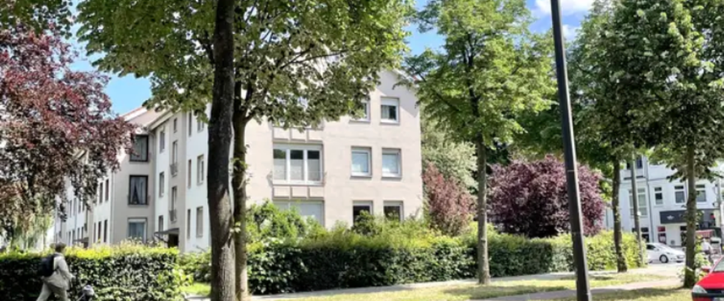 Renovierte helle 3-Zimmer-Hochparterre-Wohnung mit Balkon - Foto 1