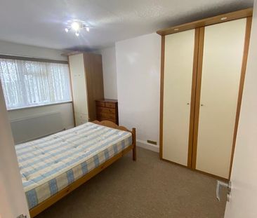 3 Bed Semi-Detached House, Stockingstone Road, LU2 - Photo 1