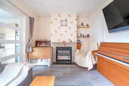 2 bedroom terraced house to rent - Photo 2