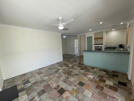 33 Yandal Crescent, Ballajura WA 6066 - House For Rent - $680 | Domain - Photo 4