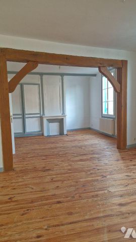 Duplex 1er et 2ème étage en plein centre de Forges Les Eaux comprenant: au 1er étage Beau séjou... - Photo 5