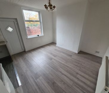 3 Bed Terraced House, Lower Broughton Road, M7 - Photo 2