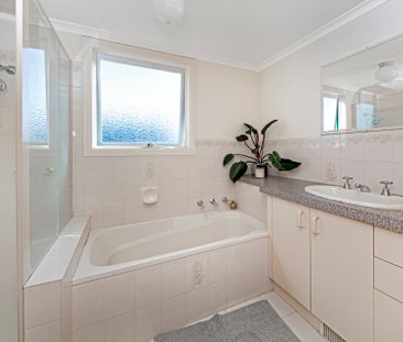 Bright, Spacious & Perfectly Located – Your Ideal Rental Home Awaits! - Photo 2