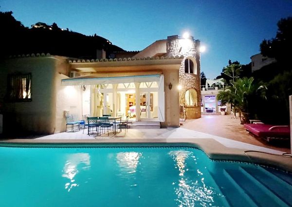 Villa for rent in Cumbre del Sol with 5 bedrooms