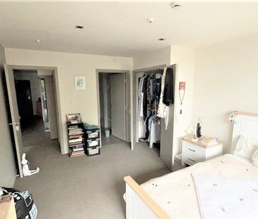 Oversized Two Bedroom Apartment 1st Story - Photo 5