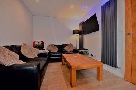 3 bedroom House in Howden Place, Leeds - Photo 5