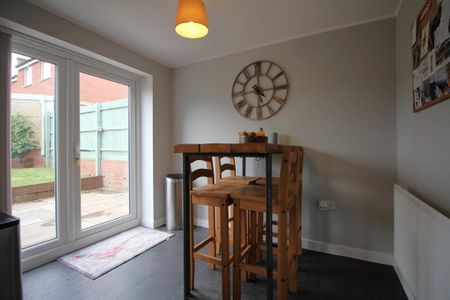 3 bedroom end of terrace house to rent - Photo 3