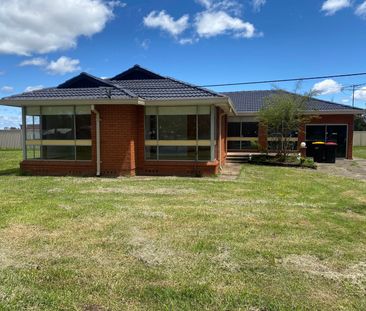 BIG HOUSE WITH A POOL!!! - Photo 6