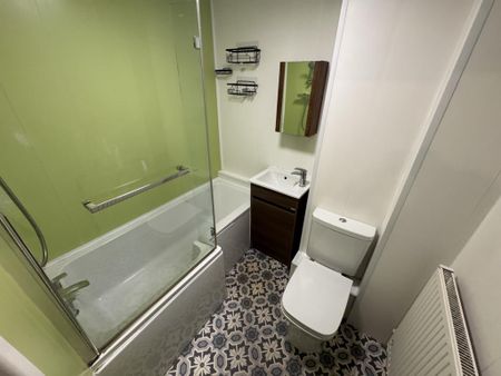 2 bedroom flat to rent - Photo 5