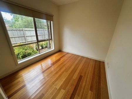 Stunning home in the heart of Dromana! TWO KITCHENS! - Photo 3