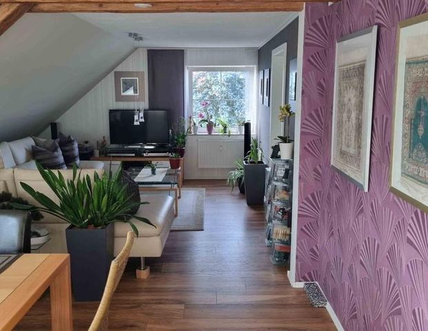 ruhige 2-Zimmer Dachgeschoss-Wohnung an EINZELPERSON zu vermieten - Foto 1