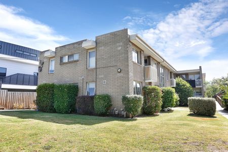 6/7 Flower Street, Essendon VIC 3040 - Photo 3