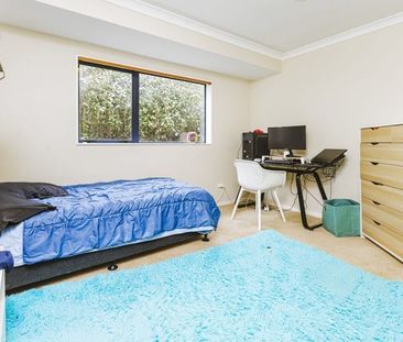 Spacious 4BR Rosehill Retreat with AC & BBQ - Photo 6