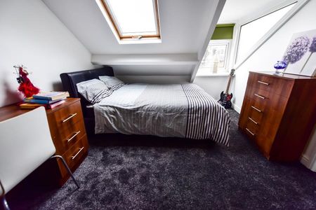 6 bedroom terraced house to rent - Photo 5