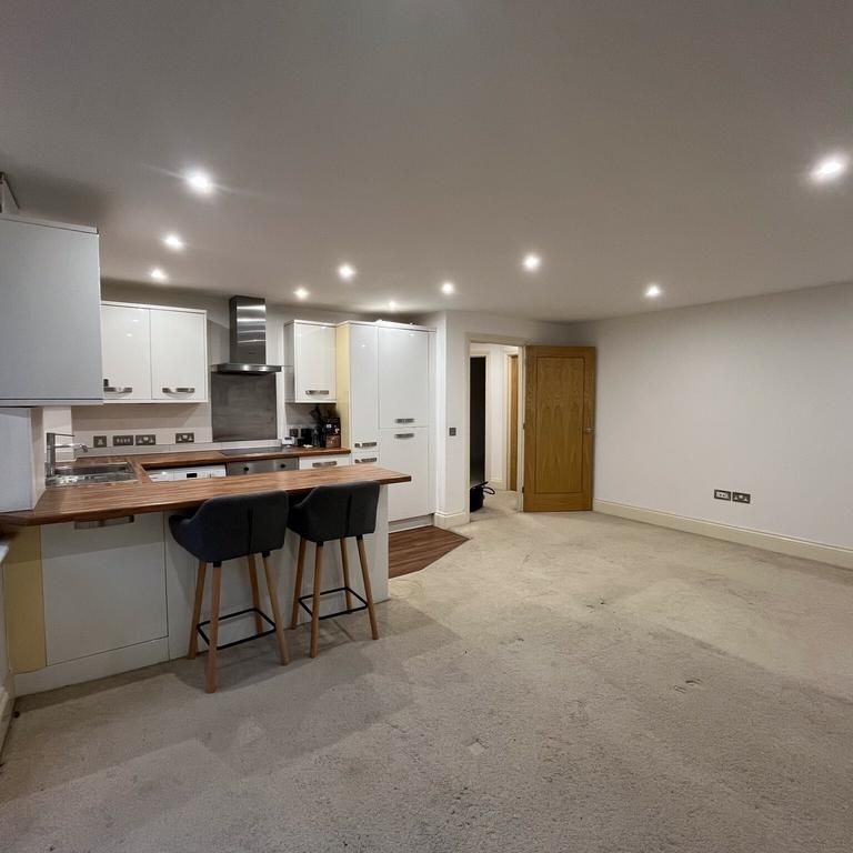 2 bedroom ground floor flat to rent - Photo 1