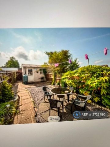 1 bedroom in a house share to rent - Photo 2