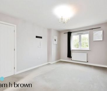 Holden Way, Colchester, Earls Colne - Photo 6