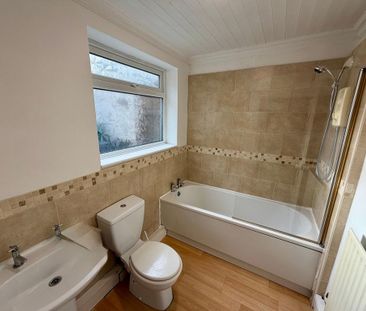 3 bedroom terraced house to rent - Photo 6